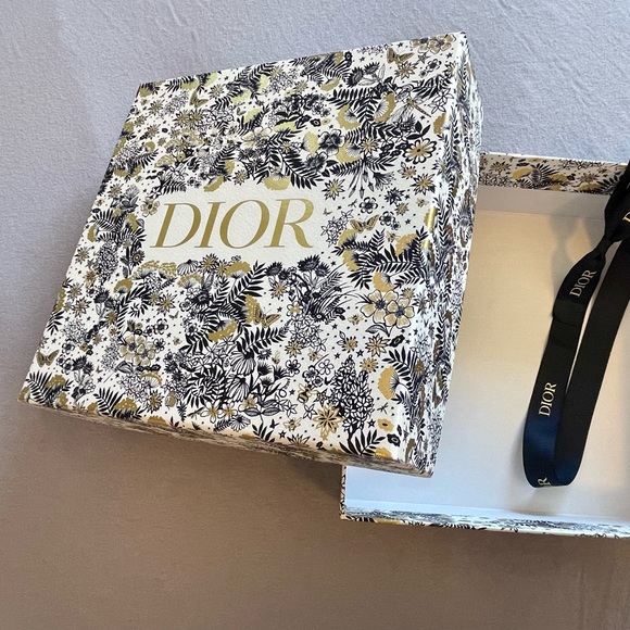 Dior holiday boxes with ribbons - Picture 11 of 12
